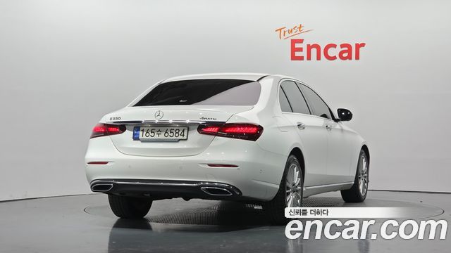 Mercedes-Benz E-Class 2023 — photo 2