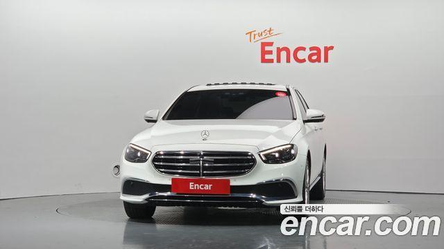 Mercedes-Benz E-Class 2023 — photo 3