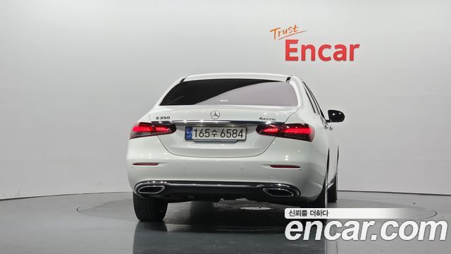 Mercedes-Benz E-Class 2023 — photo 4