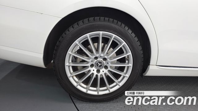 Mercedes-Benz E-Class 2023 — photo 5