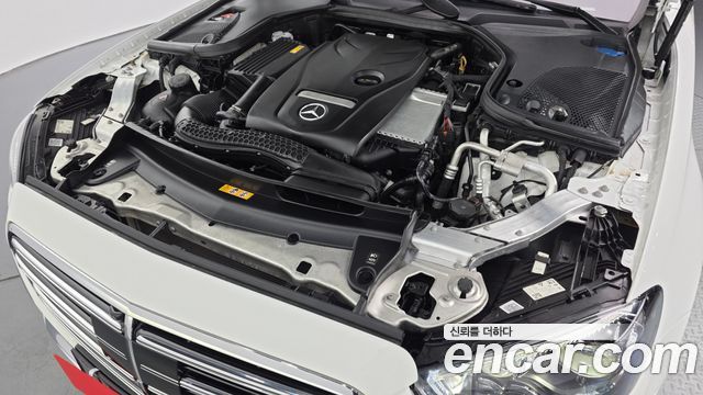 Mercedes-Benz E-Class 2023 — photo 6