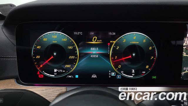 Mercedes-Benz E-Class 2023 — photo 11