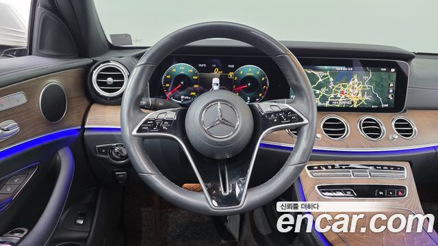 Mercedes-Benz E-Class 2023 — photo 20