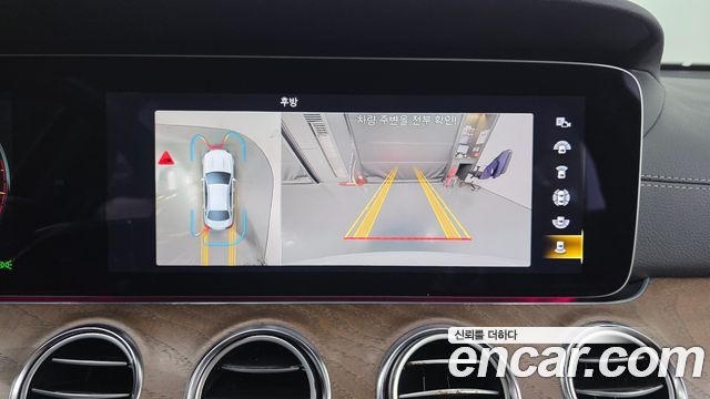 Mercedes-Benz E-Class 2023 — photo 21