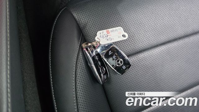 Mercedes-Benz E-Class 2023 — photo 22