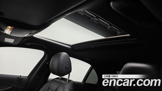 Mercedes-Benz E-Class 2023 — photo 23