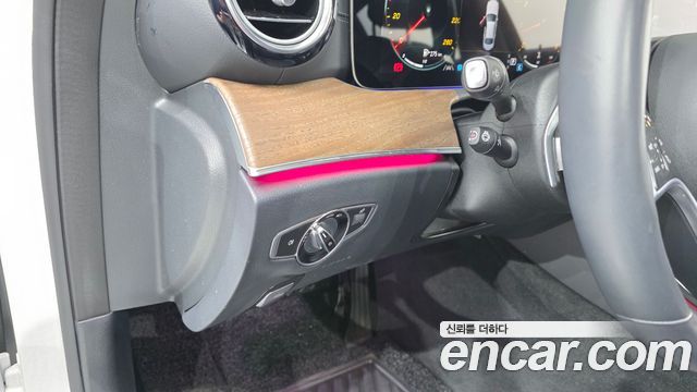 Mercedes-Benz E-Class 2023 — photo 27