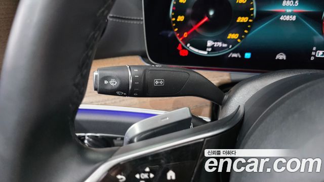 Mercedes-Benz E-Class 2023 — photo 28
