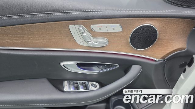 Mercedes-Benz E-Class 2023 — photo 29