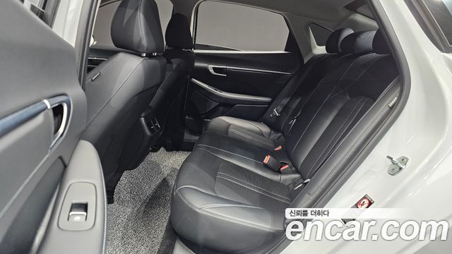 Hyundai Sonata 2022 — photo 17