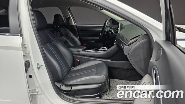Hyundai Sonata 2022 — photo 16