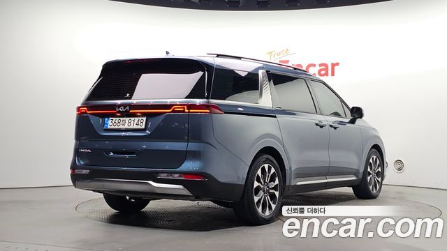 Kia Canival 2023 — photo 2