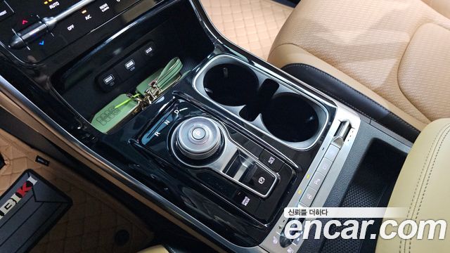 Kia Canival 2023 — photo 9