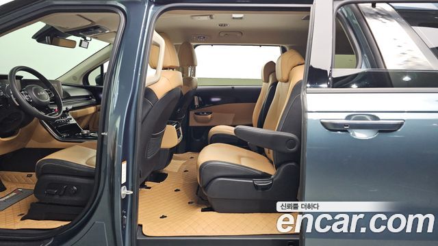 Kia Canival 2023 — photo 11