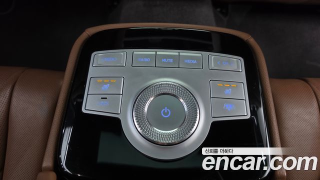 Genesis G80 2022 — photo 32