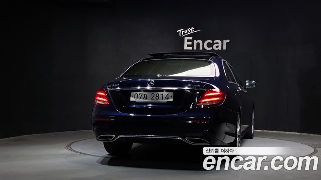 Mercedes-Benz E-Class 2019 — photo 4