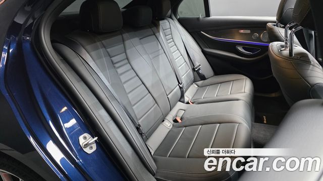 Mercedes-Benz E-Class 2019 — photo 17