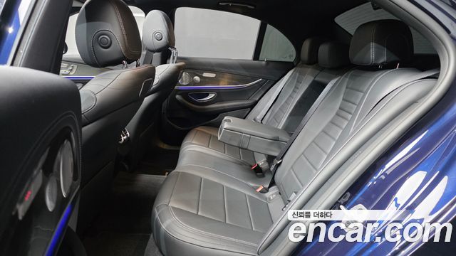 Mercedes-Benz E-Class 2019 — photo 18