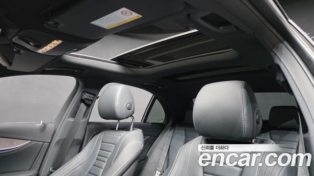 Mercedes-Benz E-Class 2019 — photo 24