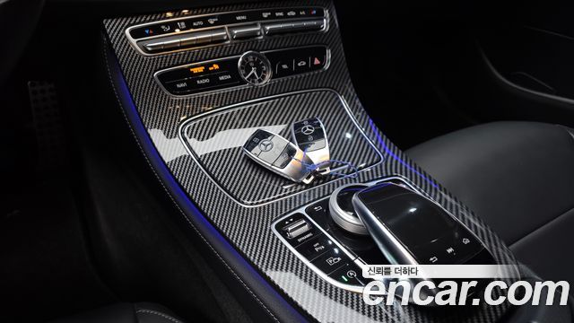 Mercedes-Benz E-Class 2019 — photo 25