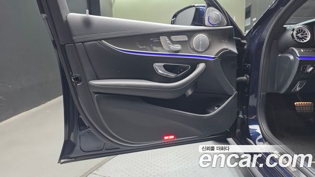 Mercedes-Benz E-Class 2019 — photo 14