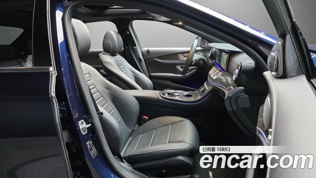 Mercedes-Benz E-Class 2019 — photo 16