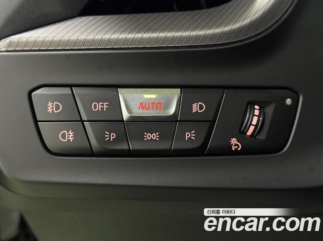BMW 1-Series 2024 — photo 11