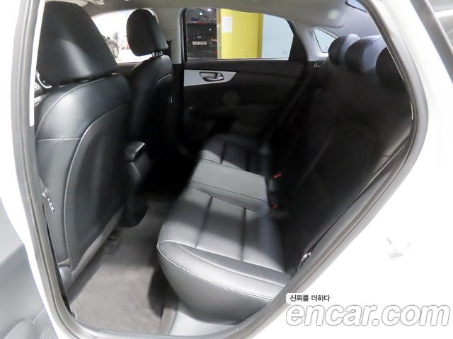Kia K3 2022 — photo 11