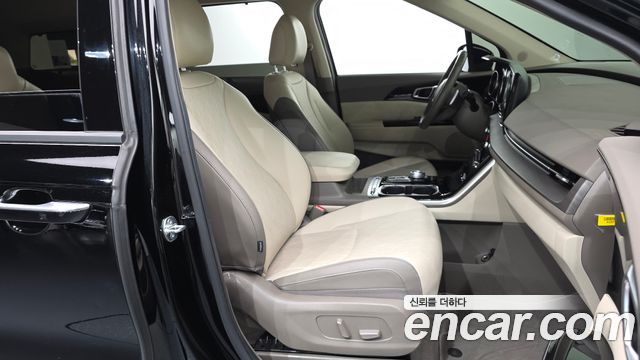Kia Canival 2023 — photo 17