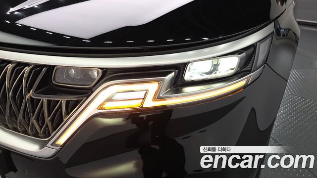 Kia Canival 2023 — photo 8