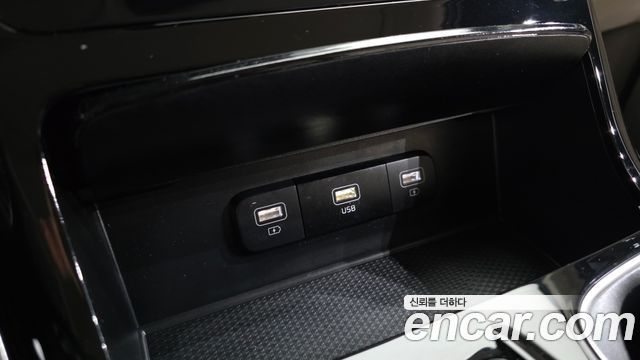 Kia Canival 2023 — photo 36