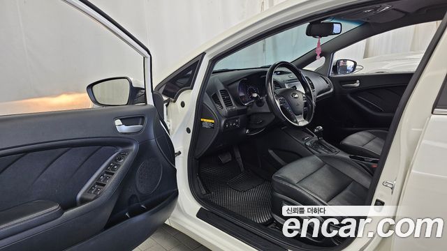 Kia K3 2015 — photo 13