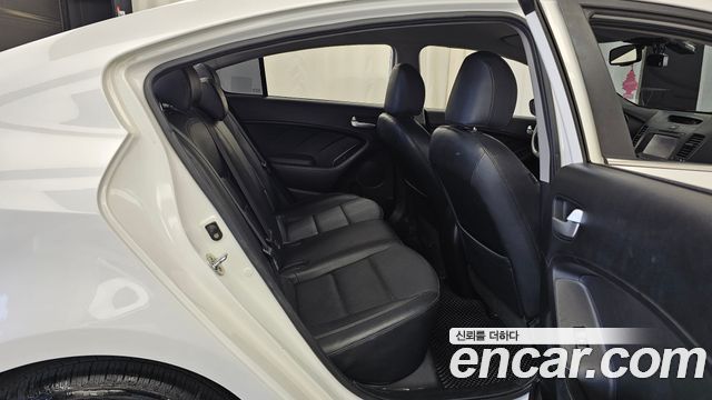 Kia K3 2015 — photo 18