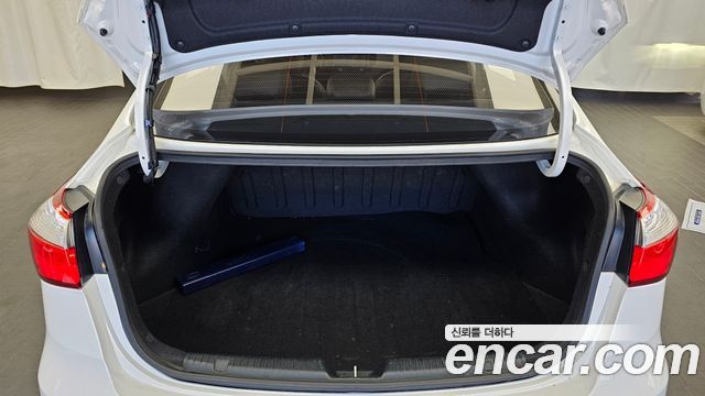 Kia K3 2015 — photo 24