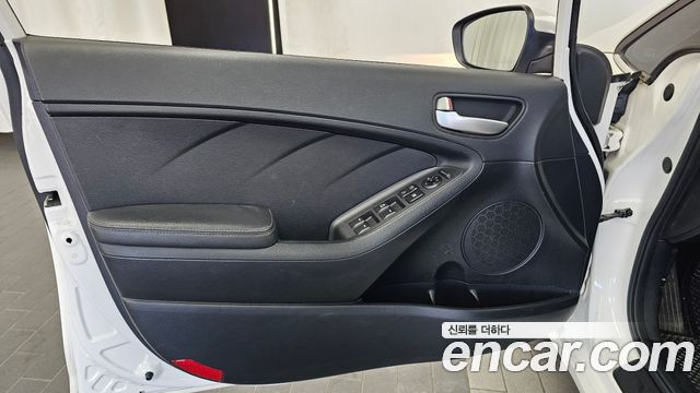 Kia K3 2015 — photo 14