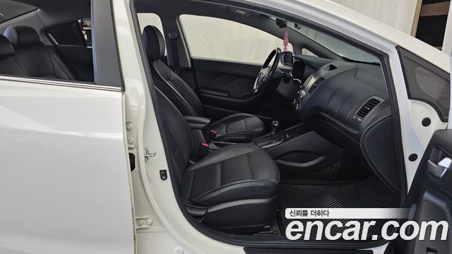 Kia K3 2015 — photo 16