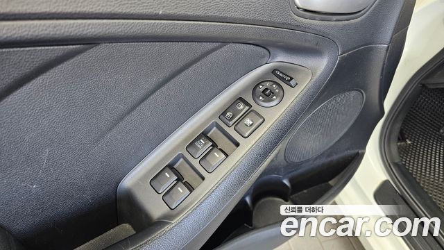 Kia K3 2015 — photo 29