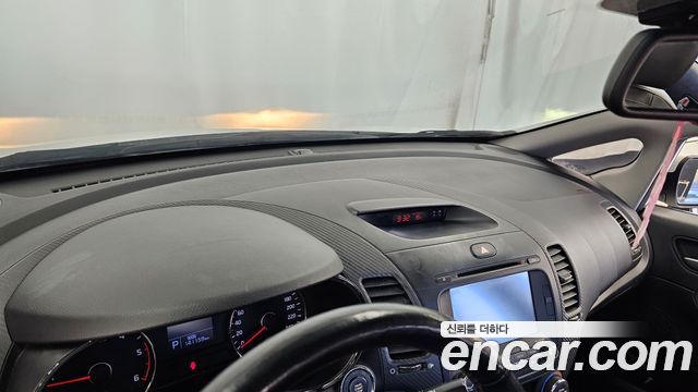Kia K3 2015 — photo 30
