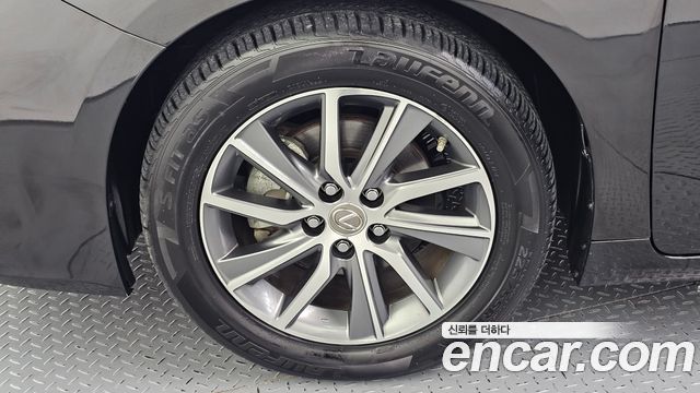 Lexus ES 2017 — photo 5