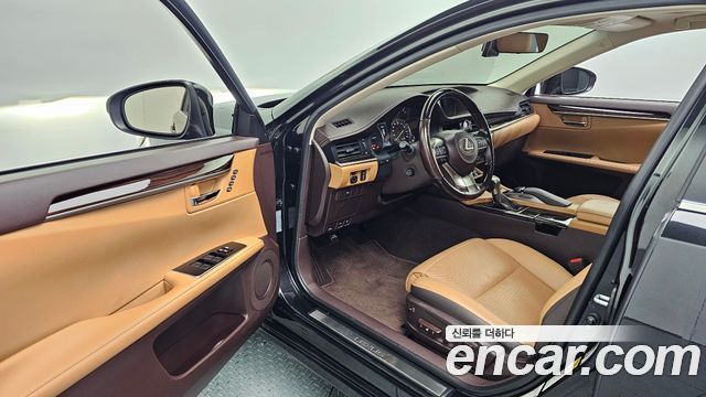Lexus ES 2017 — photo 10