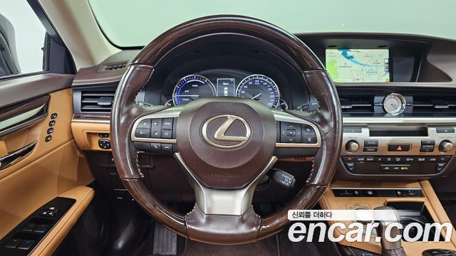 Lexus ES 2017 — photo 13