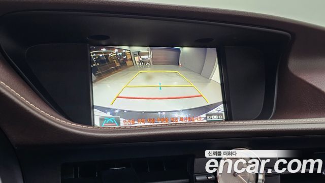 Lexus ES 2017 — photo 15