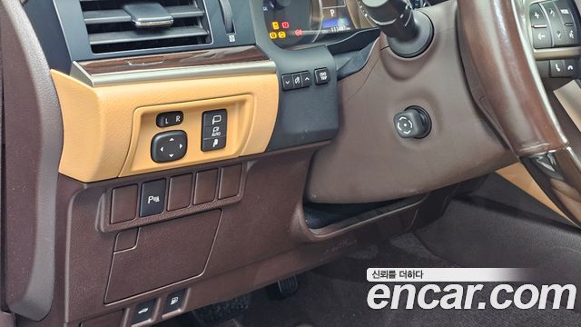 Lexus ES 2017 — photo 16