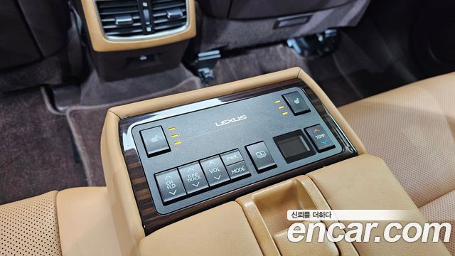Lexus ES 2017 — photo 20