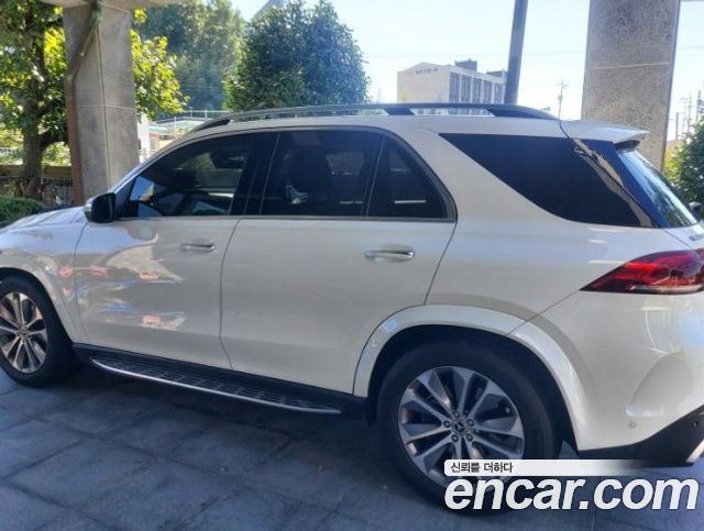 Mercedes-Benz GLE-Class 2022 — photo 2