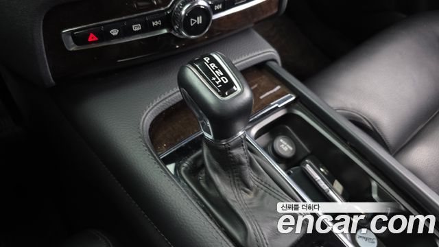 Volvo XC90 2017 — photo 9