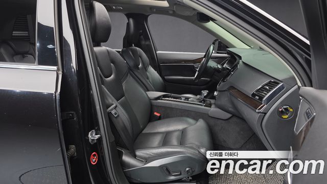 Volvo XC90 2017 — photo 11