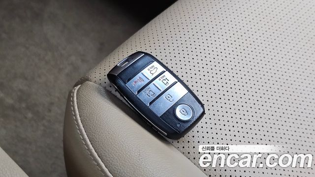 Kia Canival 2019 — photo 29