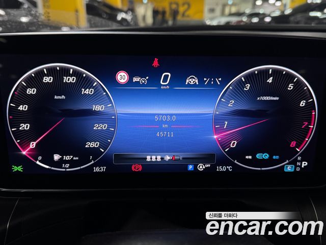 Mercedes-Benz C-Class 2022 — photo 8