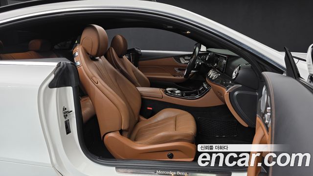 Mercedes-Benz E-Class 2019 — photo 11